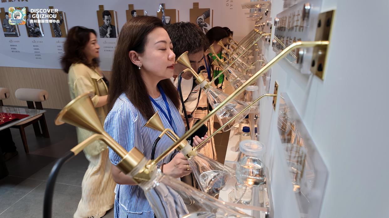 海外华文媒体走进金沙酒业点赞酱香技艺 以酒为媒向世界讲述贵州故事 