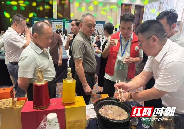 煌礼记闪耀第三届“聚侨兴湘”盛会 黄精酒实力圈粉获广泛赞誉