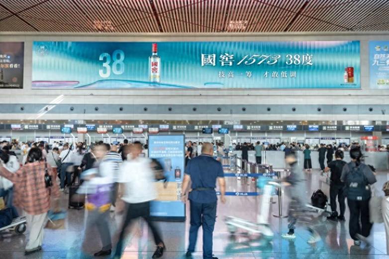 泸州老窖38度国窖1573新亮相，锚定低度白酒发展范本