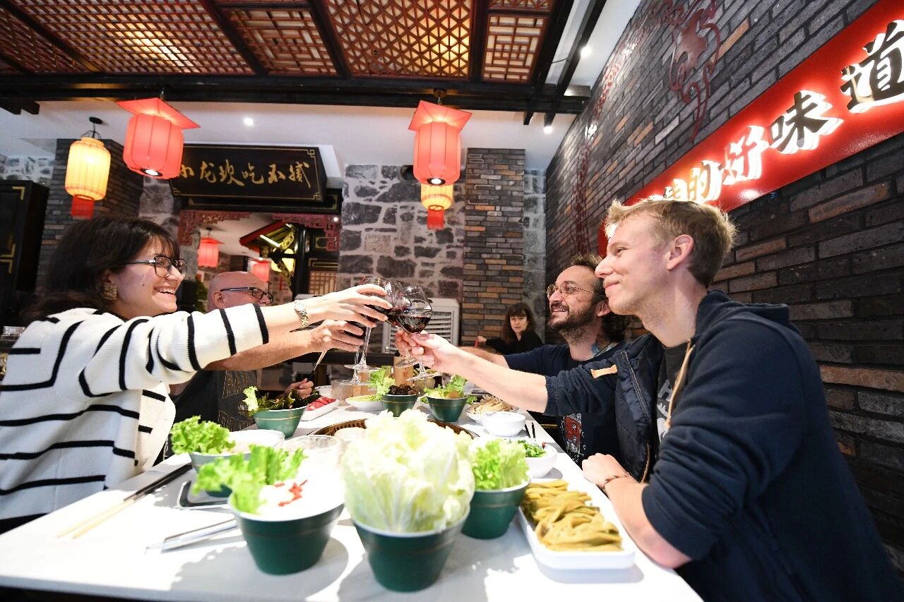 一杯什么样的酒，能让年轻人心甘情愿“入坑”？