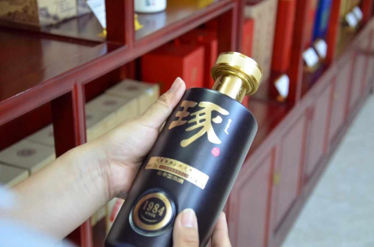 300人的酒厂，200人搞生产：一家北派酱酒的“逆向”增长