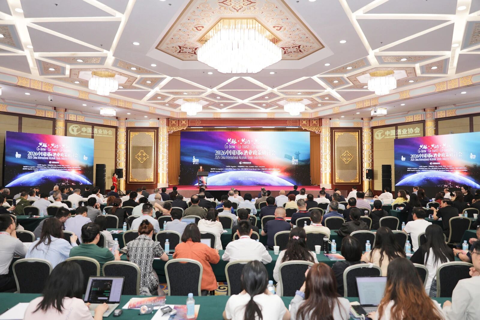 政策、责任、文化：中国酒业的三张新牌，怎么打？