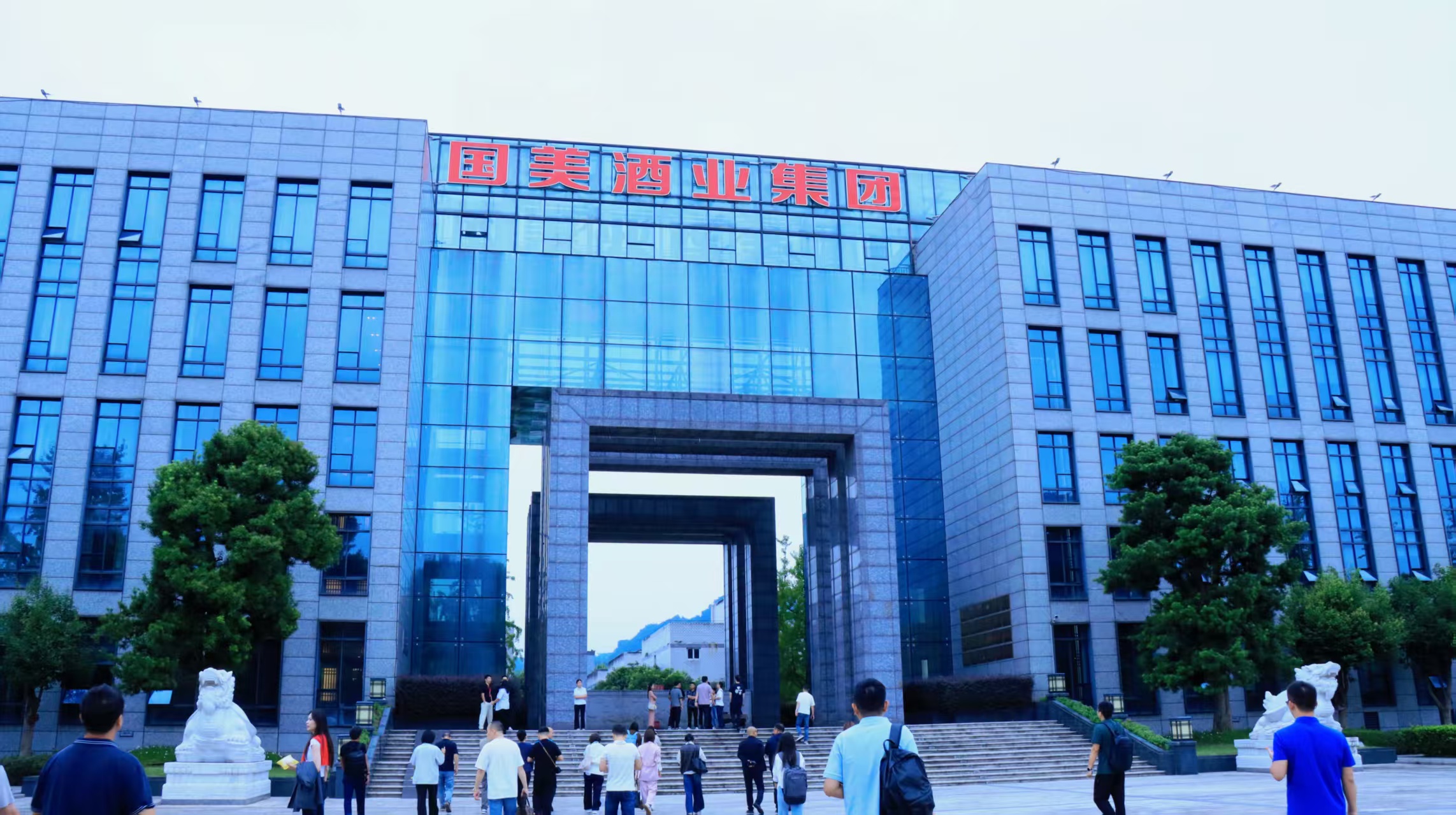 老酒产业的“长宁样本”：以3600瓶跨时代五粮液老酒，作答鉴定、信任与新生