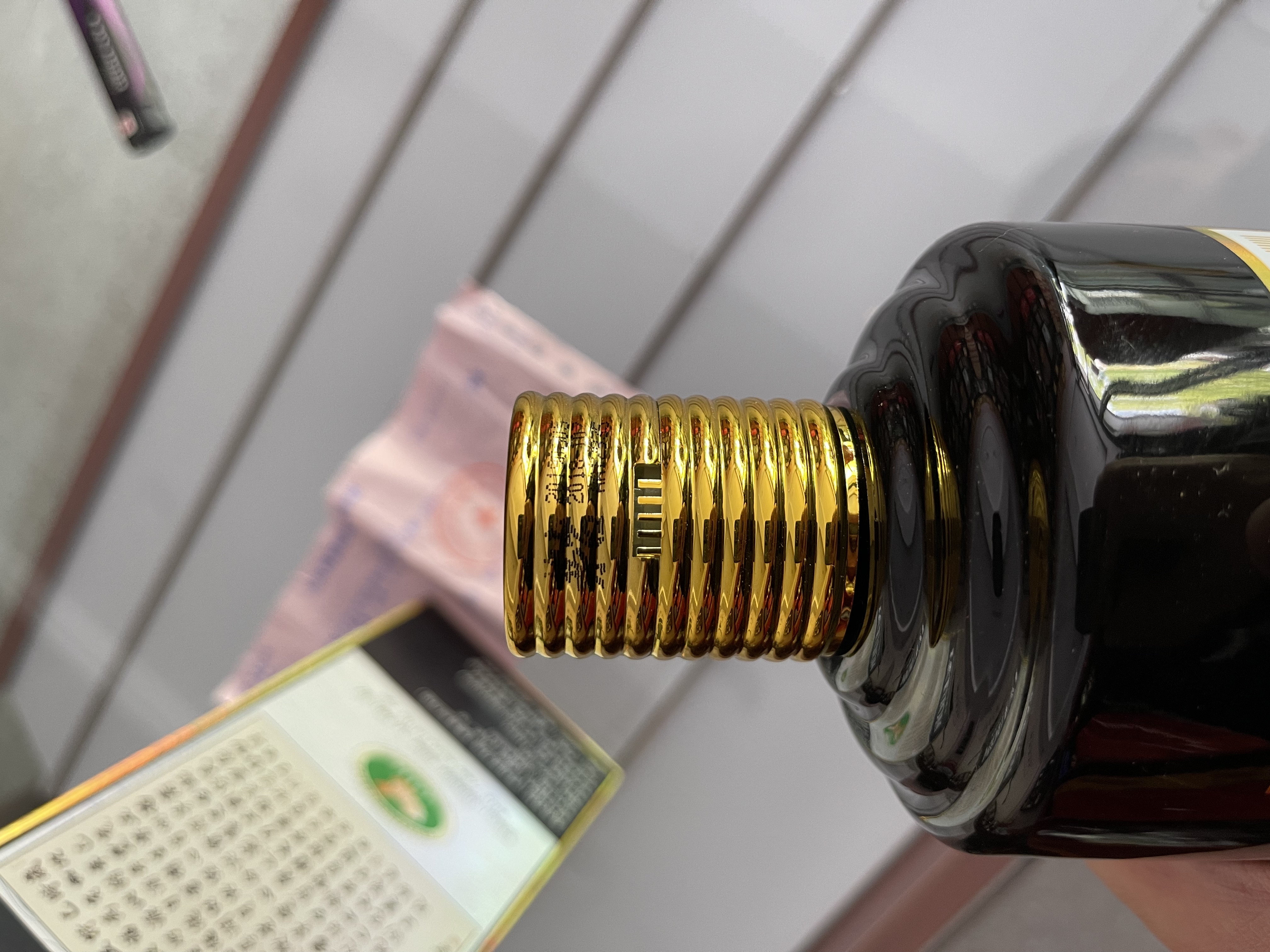 2024-03-03日，茅台生肖猪(散)500ML53.00度酒每瓶的价格是多少呢？